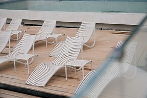 Roka Hotel