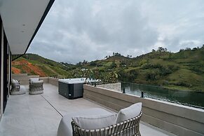 Roka Hotel