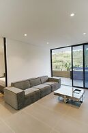 Roka Hotel