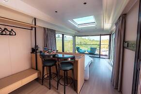 Roka Hotel
