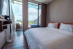 Roka Hotel