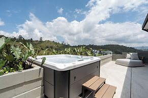Roka Hotel