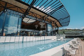 Roka Hotel