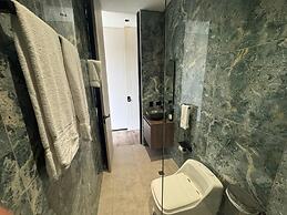 Roka Hotel