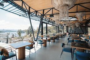 Roka Hotel