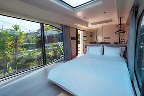 Roka Hotel