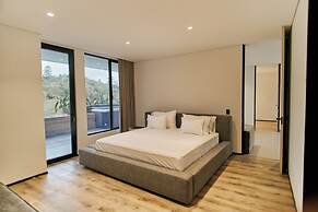 Roka Hotel