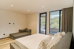 Roka Hotel