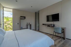 Roka Hotel
