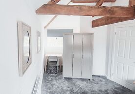 Spacious & Luxury 2BR Flat in Calverton