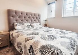 Spacious & Luxury 2BR Flat in Calverton