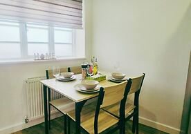 Spacious & Luxury 2BR Flat in Calverton