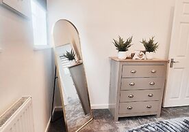 Spacious & Luxury 2BR Flat in Calverton