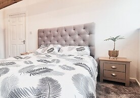 Spacious & Luxury 2BR Flat in Calverton
