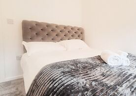 Spacious & Luxury 2BR Flat in Calverton