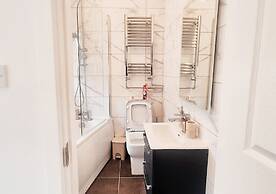 Spacious & Luxury 2BR Flat in Calverton