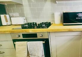 Spacious & Luxury 2BR Flat in Calverton