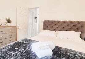 Spacious & Luxury 2BR Flat in Calverton