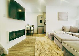 Spacious & Luxury 2BR Flat in Calverton