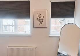 Spacious & Luxury 2BR Flat in Calverton