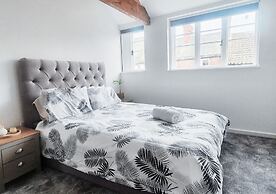 Spacious & Luxury 2BR Flat in Calverton