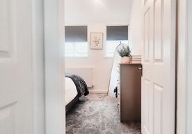 Spacious & Luxury 2BR Flat in Calverton