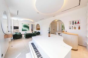 Superb Villa With Swimming Pool & Wellness Area
