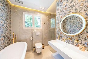 Superb Villa With Swimming Pool & Wellness Area