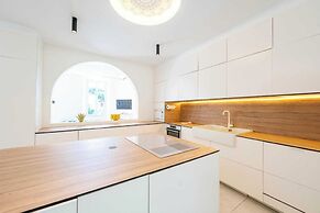 Superb Villa With Swimming Pool & Wellness Area