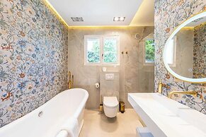 Superb Villa With Swimming Pool & Wellness Area