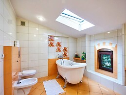 Large Holiday Home, Summer Pool, Sauna, Whirlpool