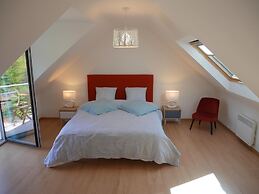 Holiday Home With Partial sea View, Douarnenez