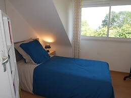 Holiday Home With Partial sea View, Douarnenez