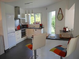 Holiday Home With Partial sea View, Douarnenez