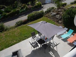 Holiday Home With Partial sea View, Douarnenez