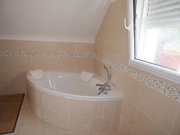 Holiday Home With Partial sea View, Douarnenez