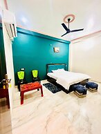 HOTEL THE SGS INN