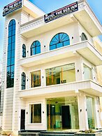 HOTEL THE SGS INN
