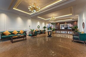 Grand Luxury Hotel