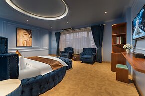 Grand Luxury Hotel