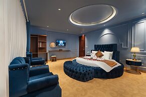 Grand Luxury Hotel