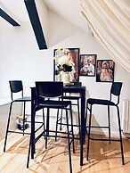 Comfortable 5 BR Apt near Schonbrunn