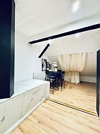 Comfortable 5 BR Apt near Schonbrunn