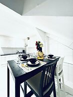 Comfortable 5 BR Apt near Schonbrunn