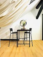 Comfortable 5 BR Apt near Schonbrunn