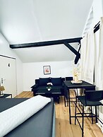 Comfortable 5 BR Apt near Schonbrunn