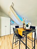 Comfortable 5 BR Apt near Schonbrunn