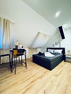 Comfortable 5 BR Apt near Schonbrunn