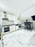 Comfortable 5 BR Apt near Schonbrunn