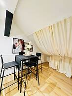 Comfortable 5 BR Apt near Schonbrunn